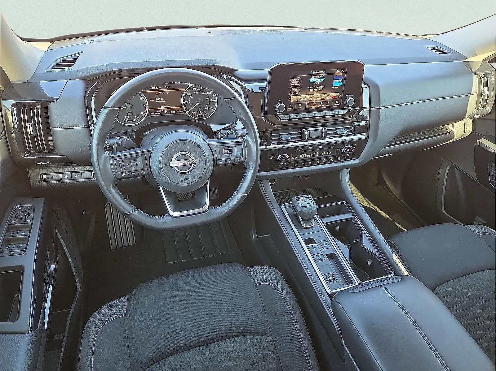 Used 2025 Nissan Pathfinder SV image 10