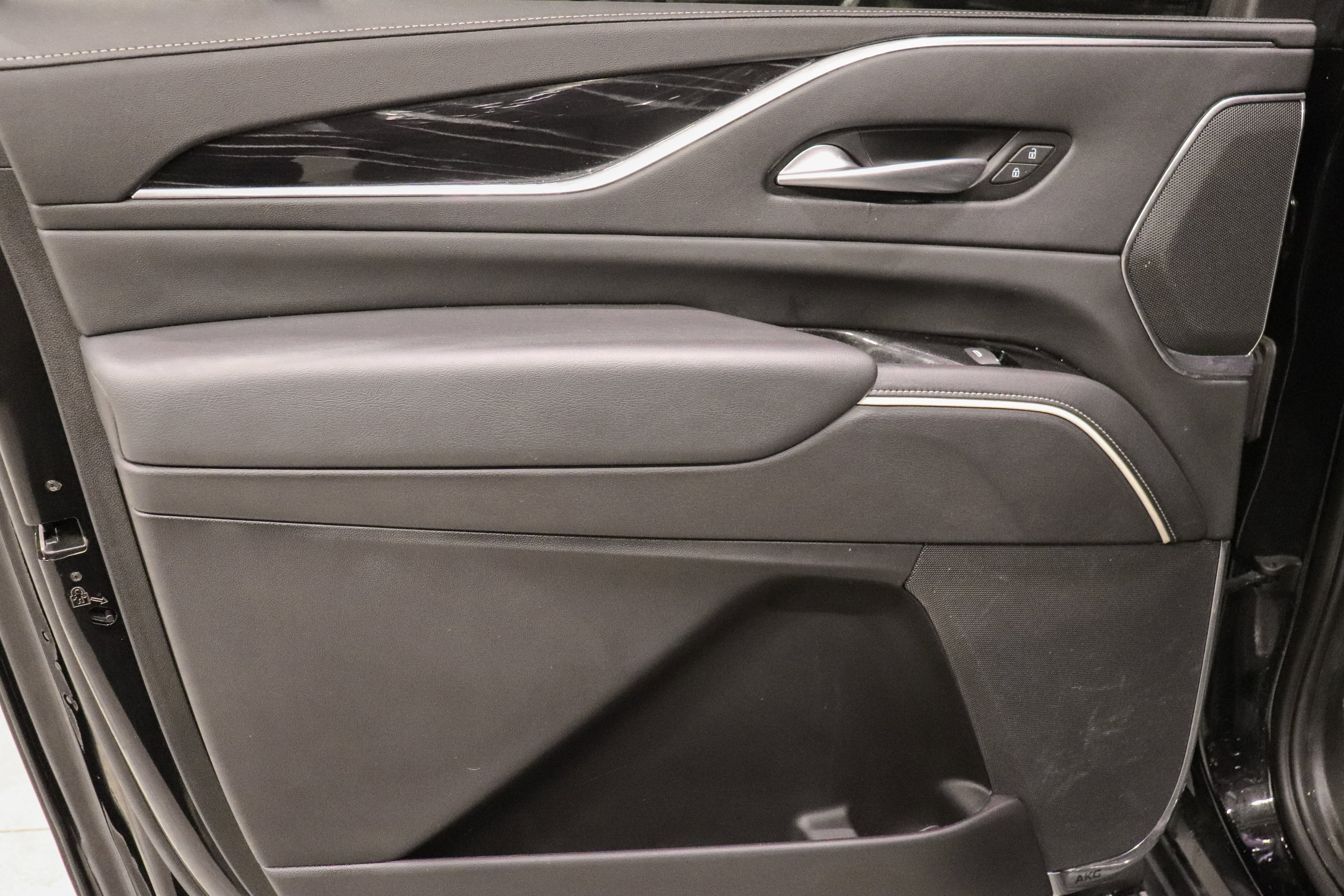 Certified 2023 Cadillac Escalade ESV Sport w/ LPO, ONYX Package image 16