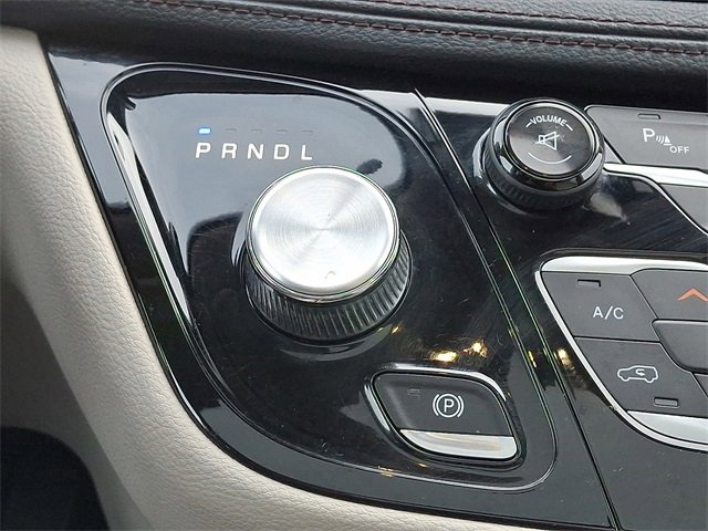 Used 2017 Chrysler Pacifica Limited image 16