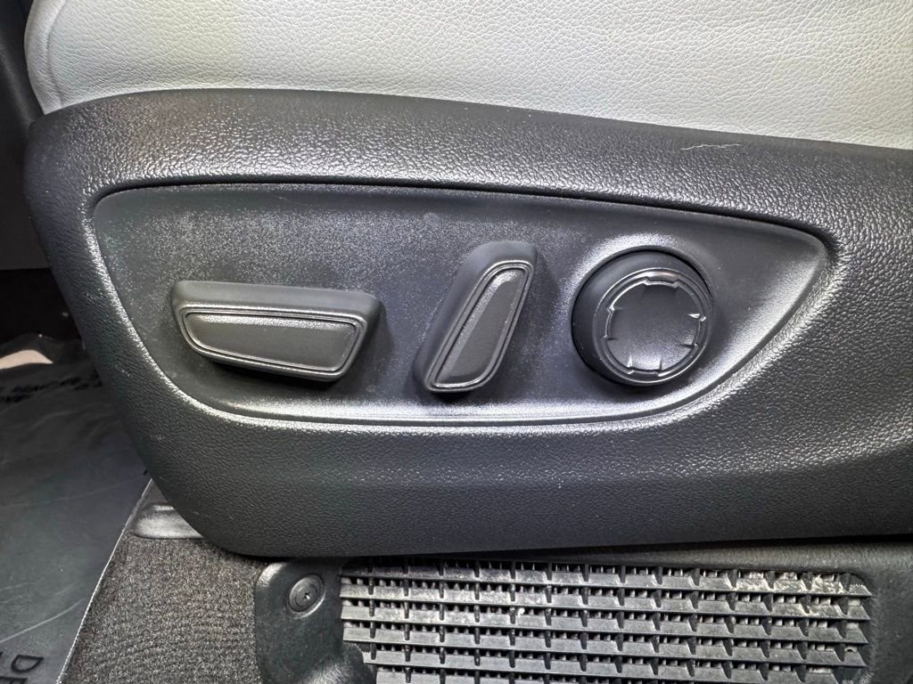 Used 2024 Toyota Sienna XLE image 20