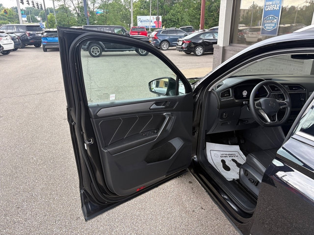 Used 2024 Volkswagen Tiguan SE AWD/4WD image 9