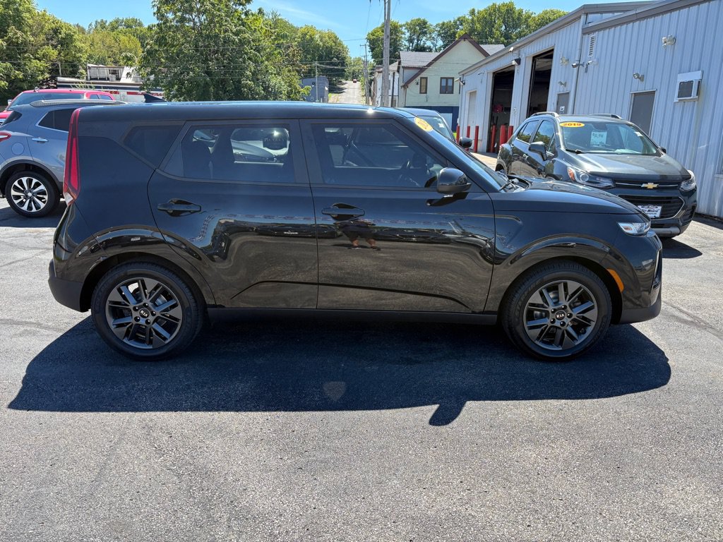 Used 2021 Kia Soul EX FWD image 2