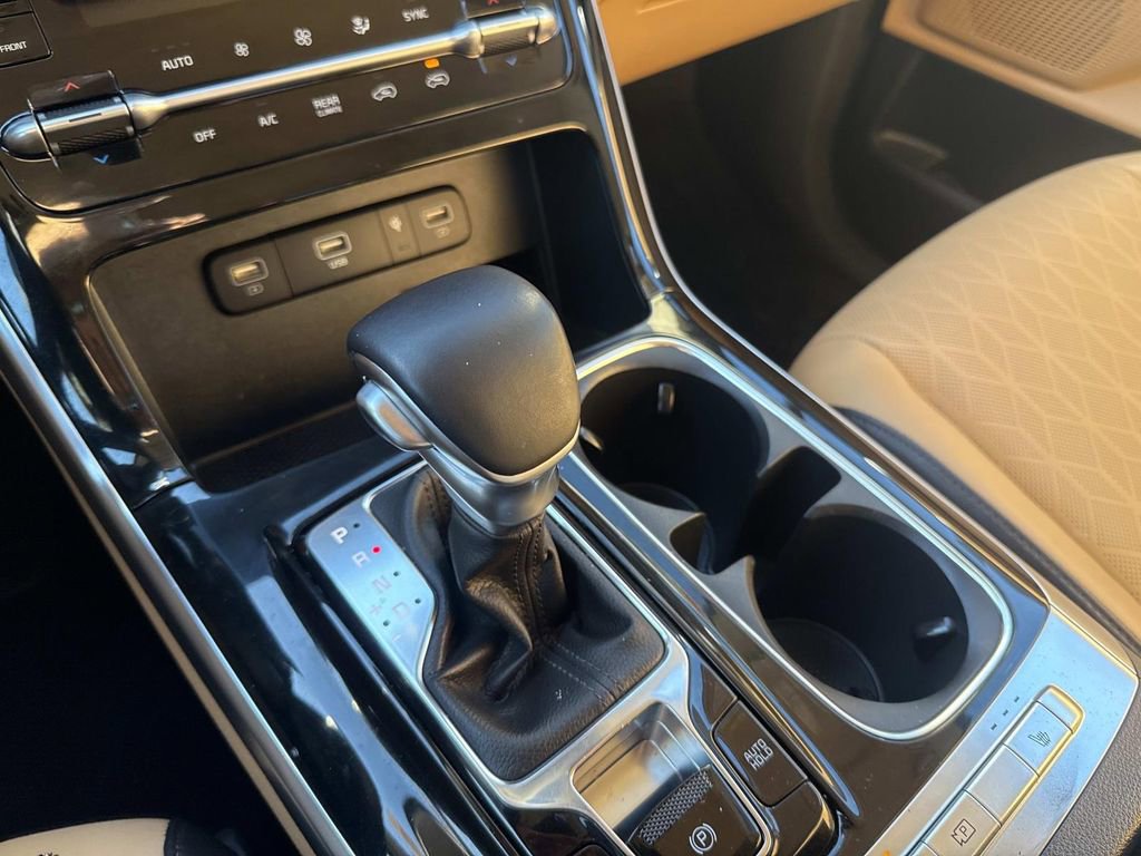 Used 2023 Kia Carnival EX image 25