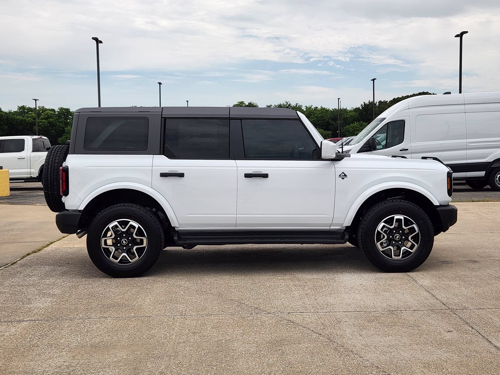 New 2026 Ford Bronco Outer Banks AWD/4WD image 7