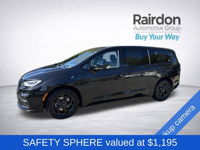Used 2023 Chrysler Pacifica Limited w/ S Appearance Package FWD image 3