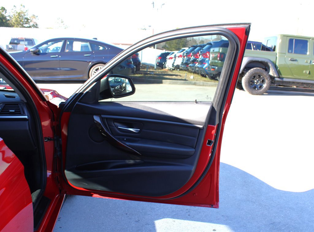 Used 2013 BMW 335i xDrive Sedan AWD/4WD image 28