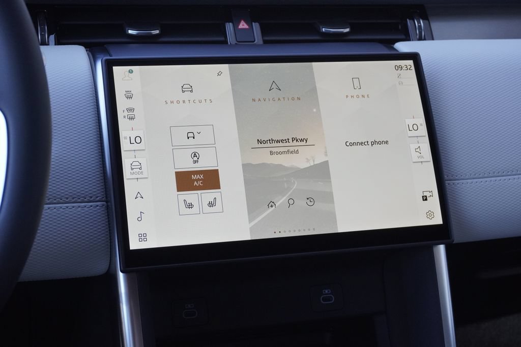 New 2026 Land Rover Discovery Sport Landmark AWD/4WD image 15