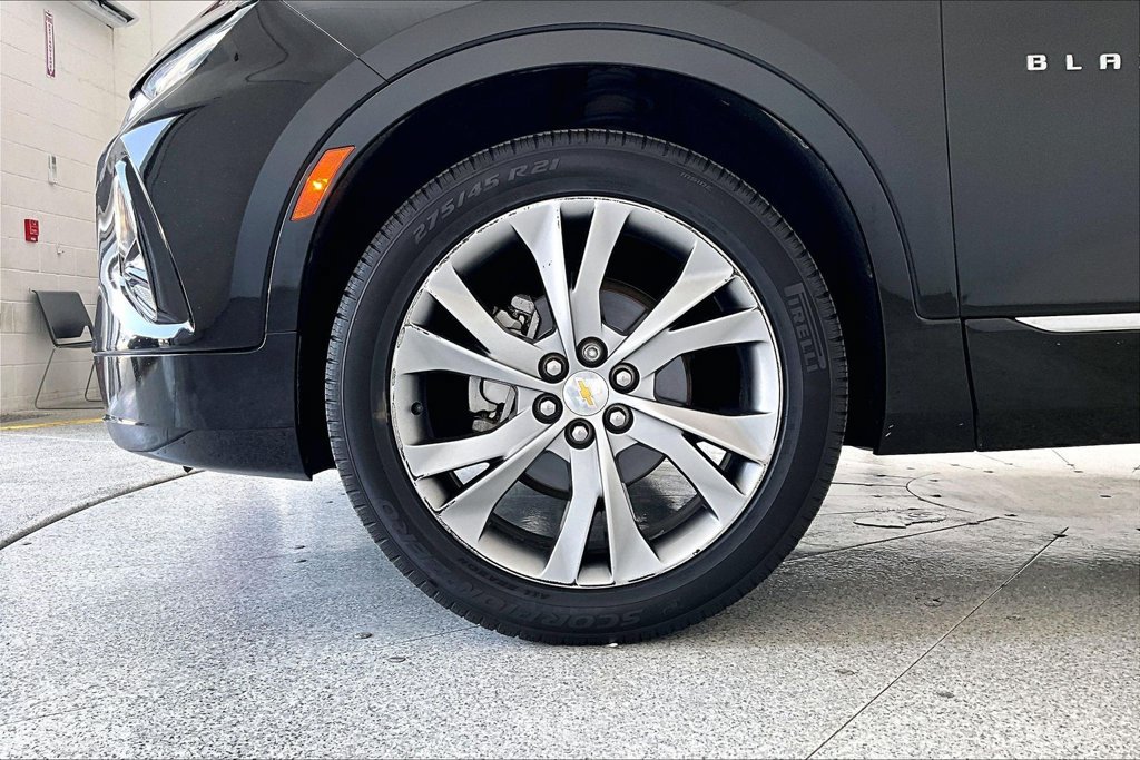 Used 2019 Chevrolet Blazer Premier w/ Sun and Wheels Package FWD image 11