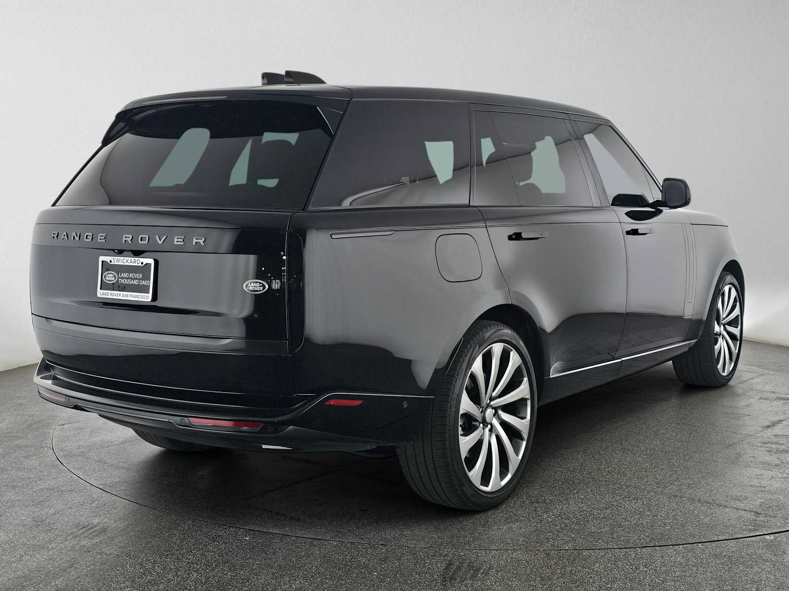 Used 2023 Land Rover Range Rover Long Wheelbase SE AWD/4WD image 5