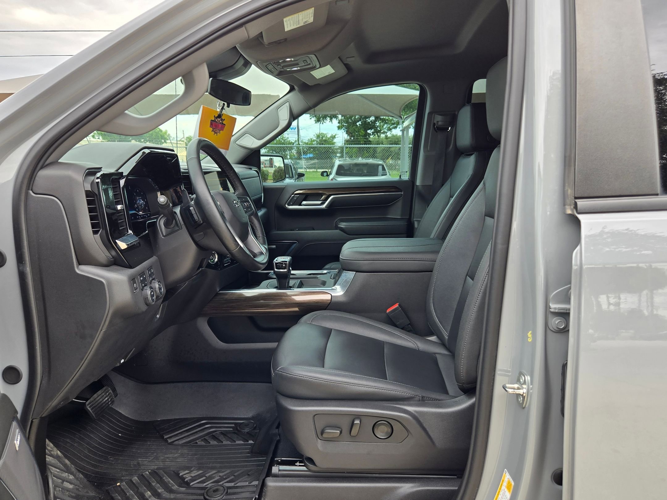 Certified 2024 Chevrolet Silverado 1500 LT Trail Boss w/ LT Trail Boss Premium Package AWD/4WD image 9