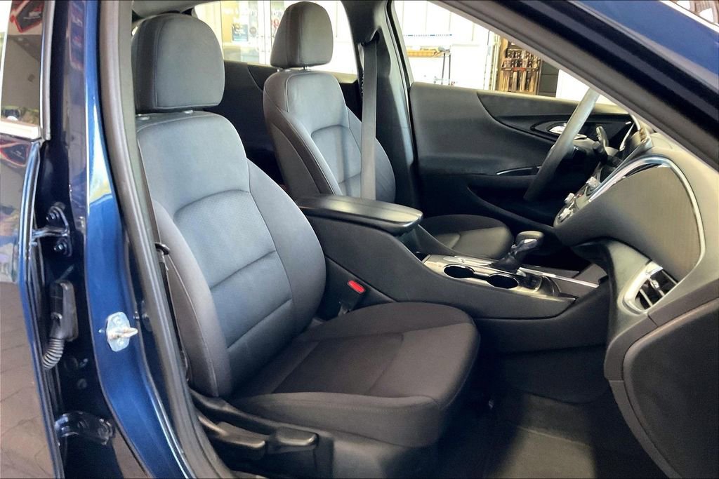 Used 2021 Chevrolet Malibu LT image 22