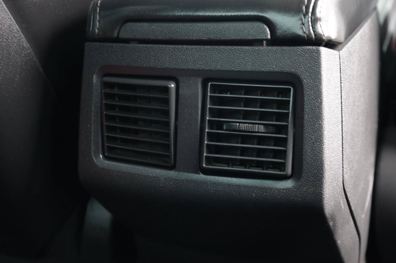 Used 2013 Dodge Challenger R/T RWD image 16