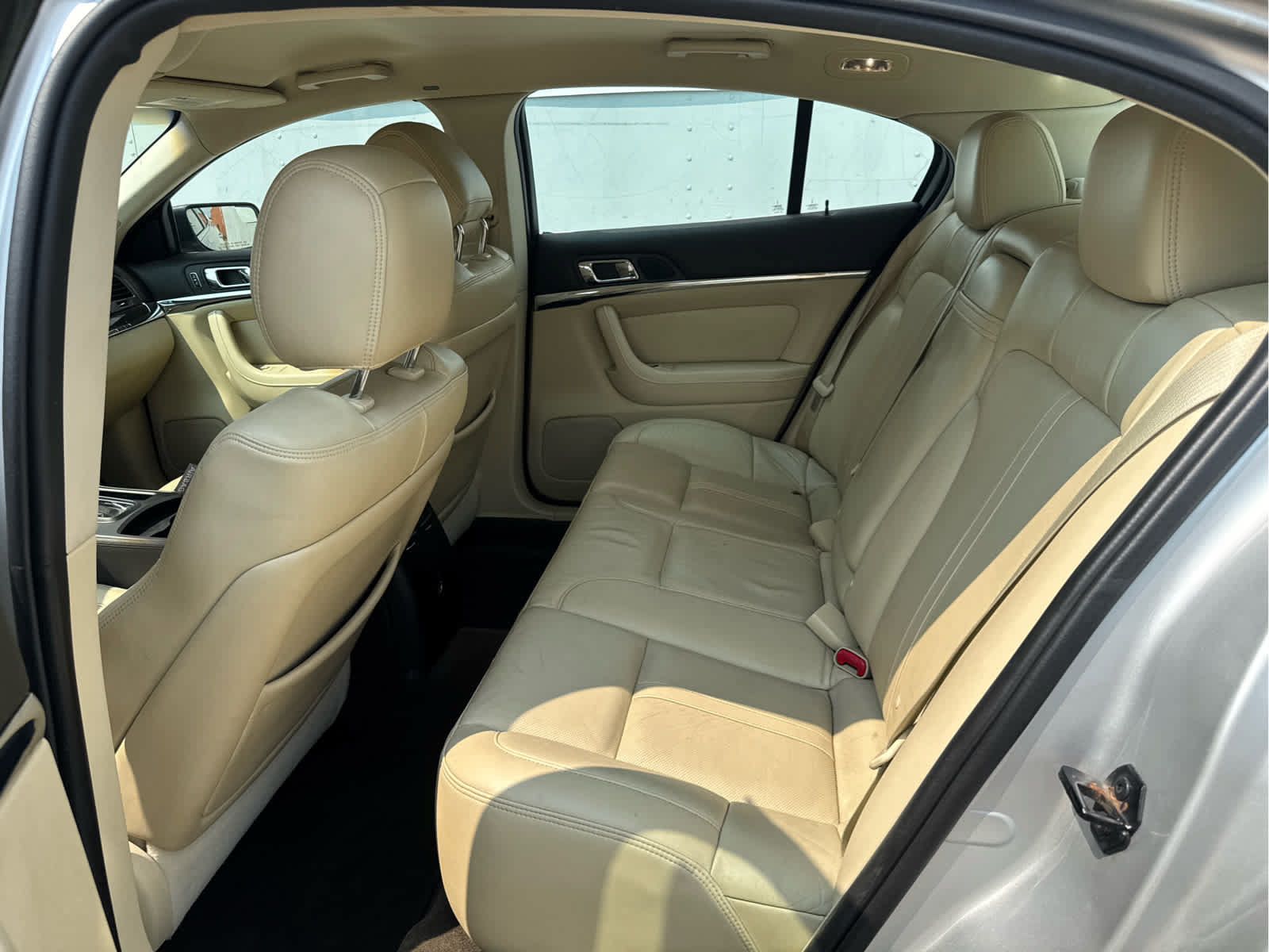 Used 2013 Lincoln MKS FWD image 28