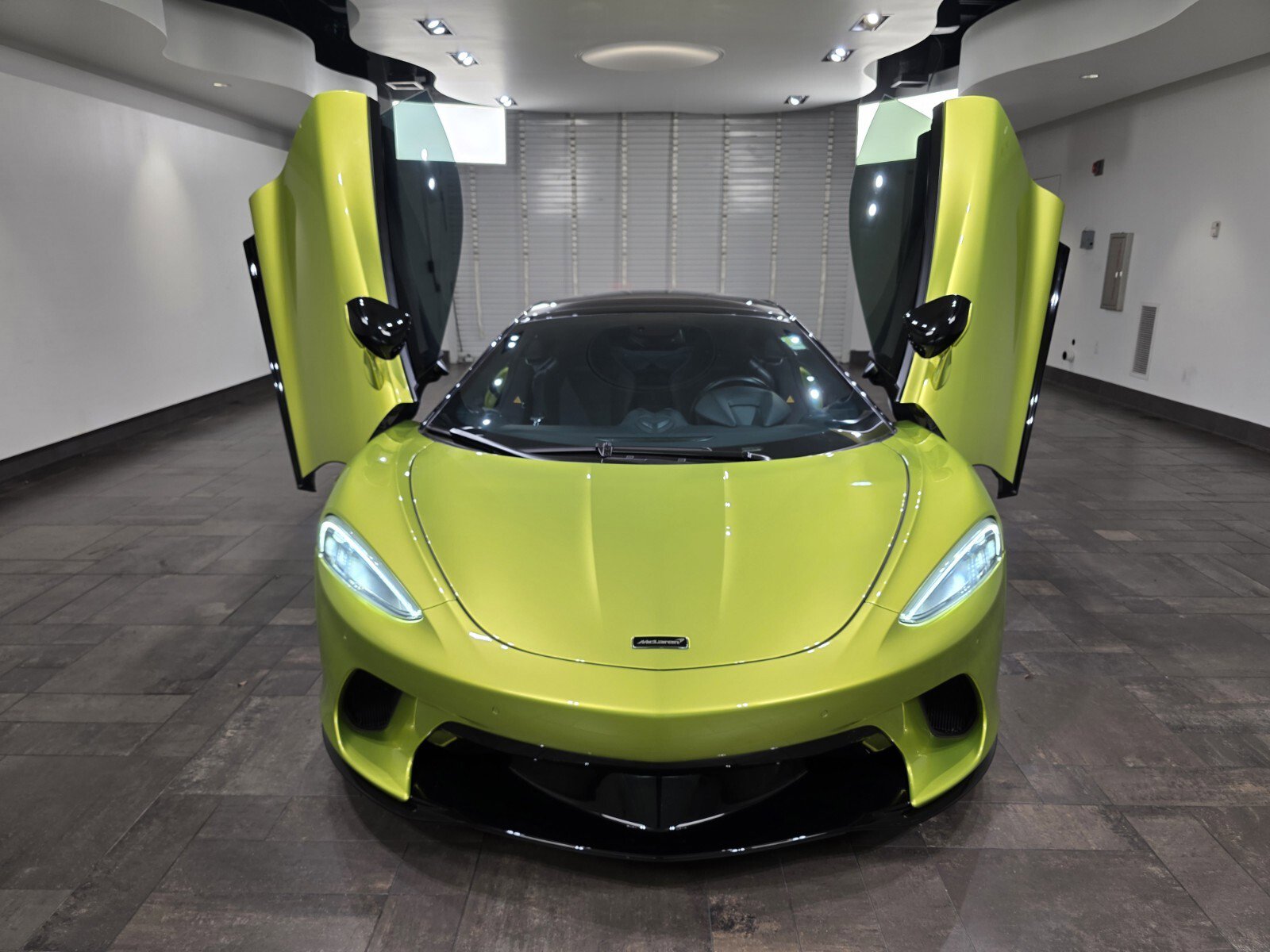 Used 2022 McLaren GT image 22