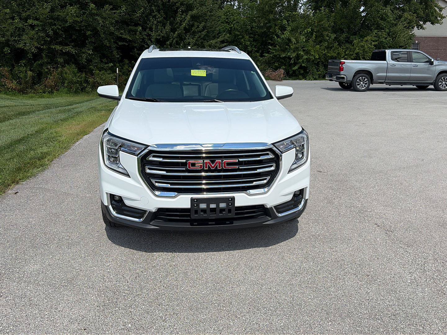 Used 2022 GMC Terrain SLT w/ Infotainment Package II FWD image 8