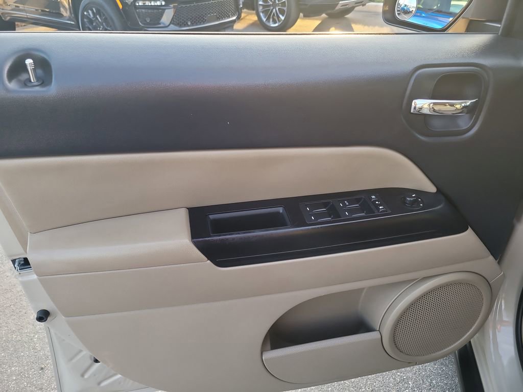 Used 2017 Jeep Patriot High Altitude image 13