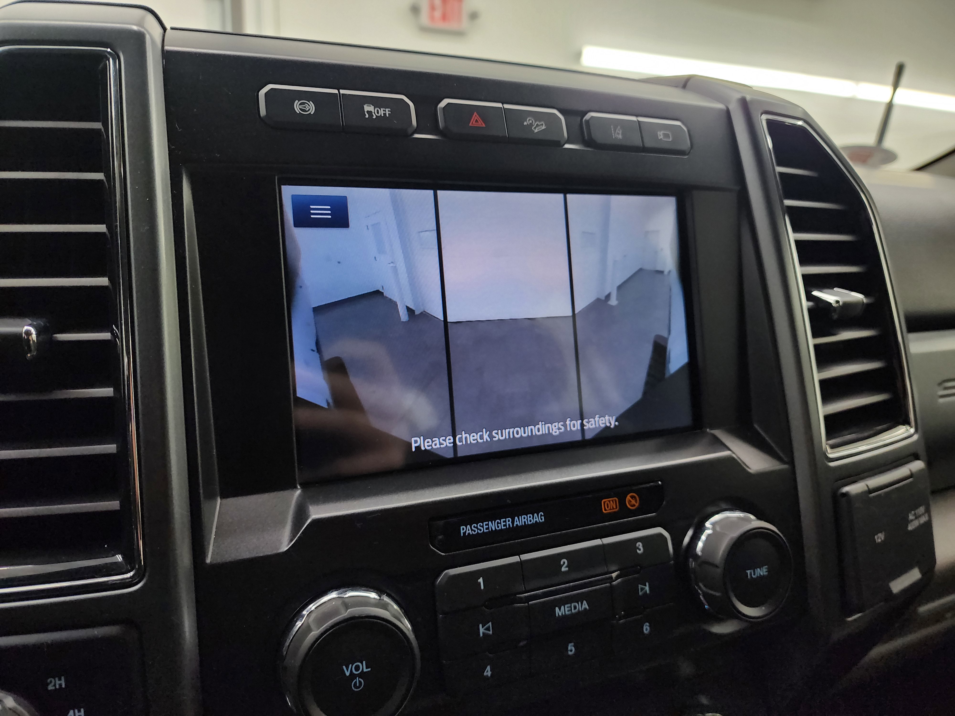 Used 2021 Ford F250 XLT w/ XLT Premium Package AWD/4WD image 19