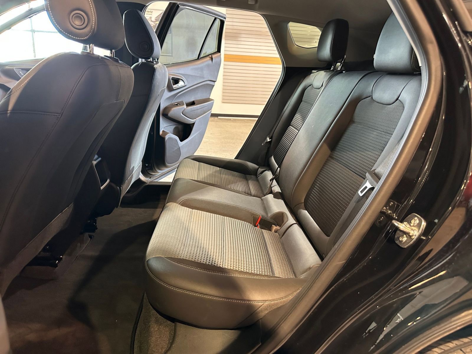 Used 2025 Chevrolet Trax LT w/ LT Convenience Package image 24