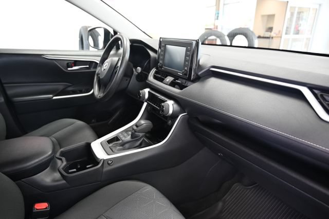Used 2022 Toyota RAV4 XLE AWD/4WD image 14