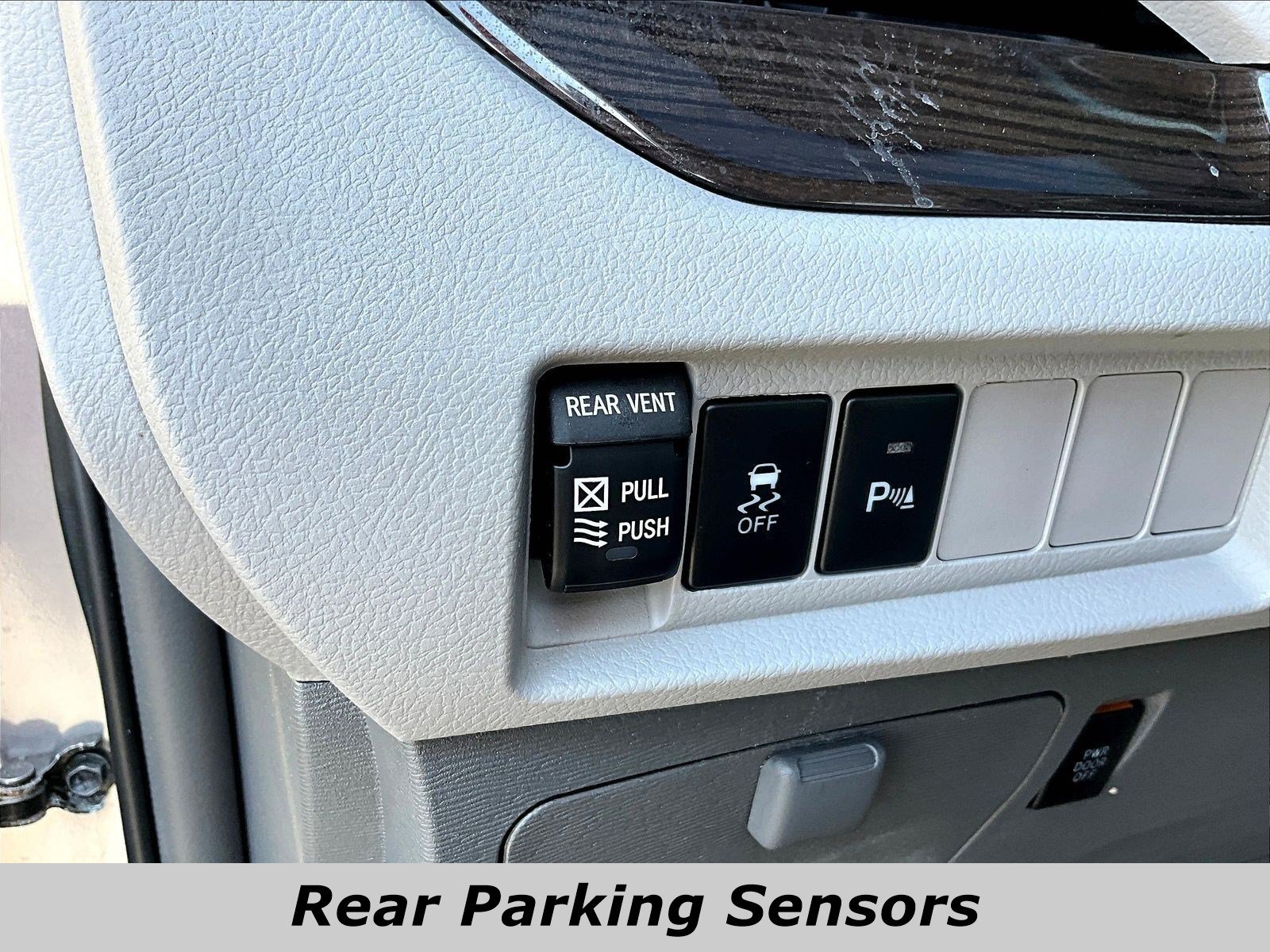 Used 2018 Toyota Sienna XLE Premium FWD image 39