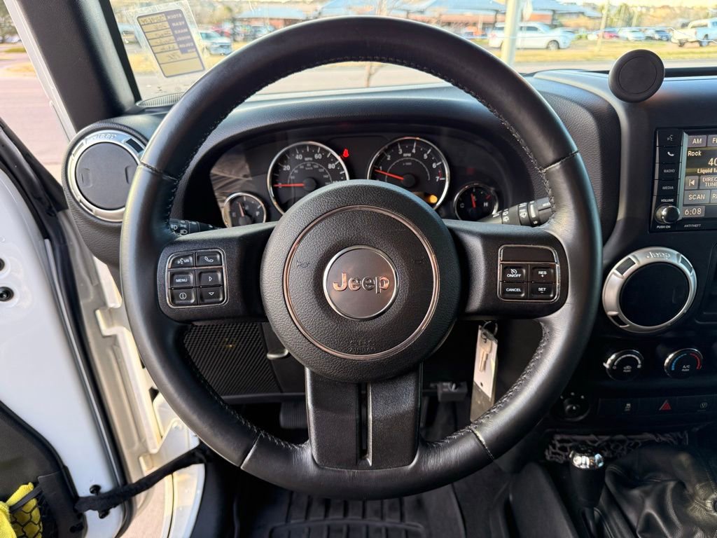 Used 2016 Jeep Wrangler Unlimited Rubicon w/ Connectivity Group image 14