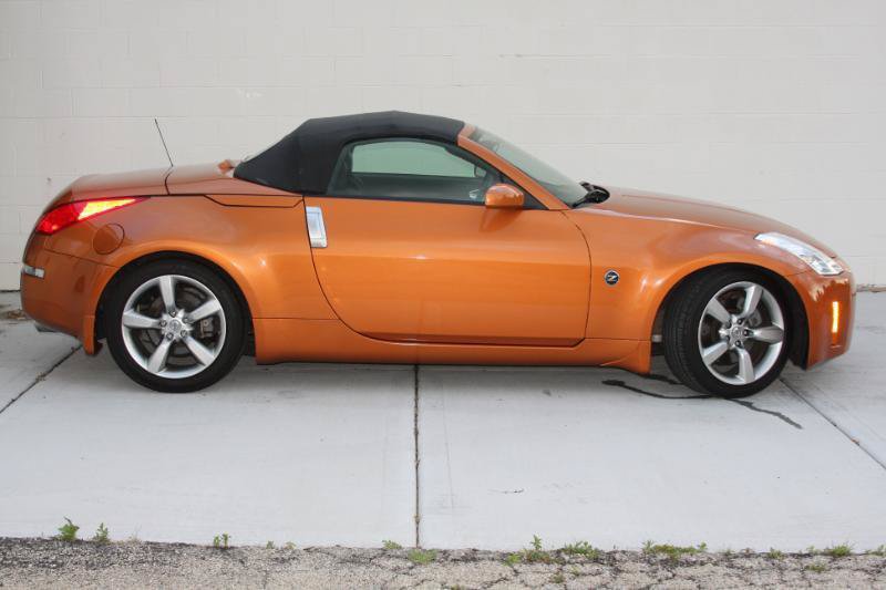 Used 2006 Nissan 350Z Touring RWD image 6