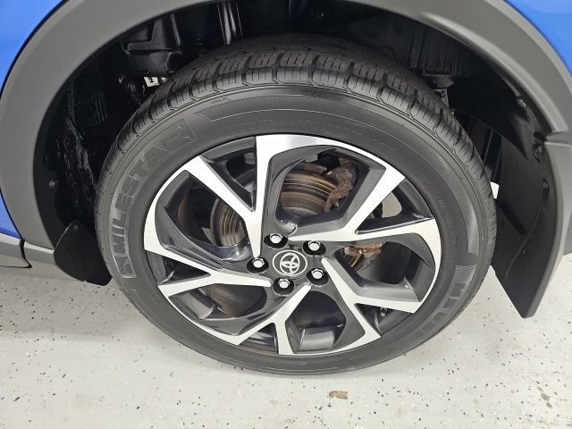 Used 2018 Toyota C-HR XLE FWD image 10