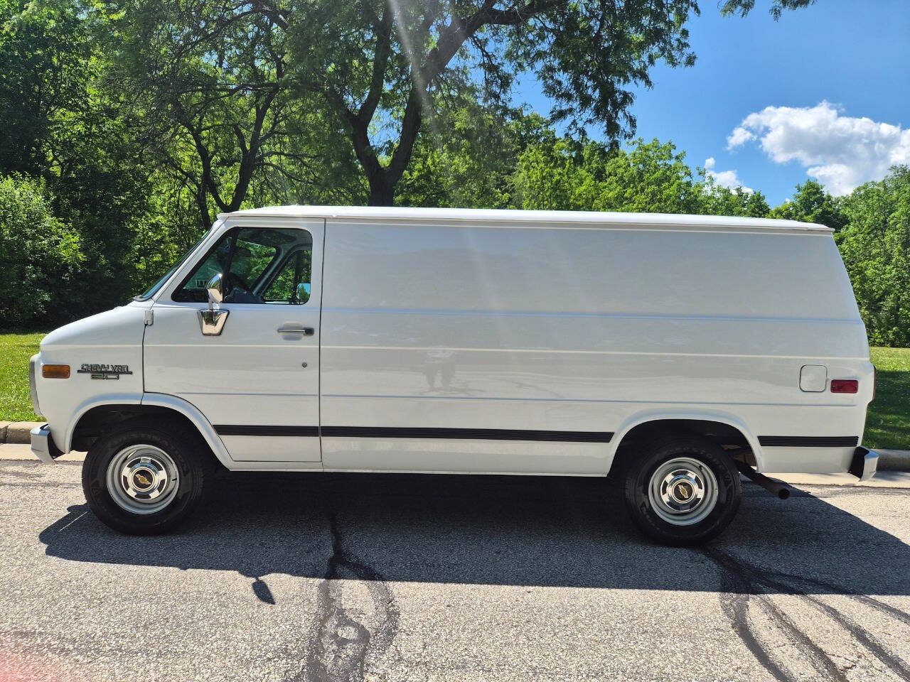 Used 1995 Chevrolet G20 RWD image 3
