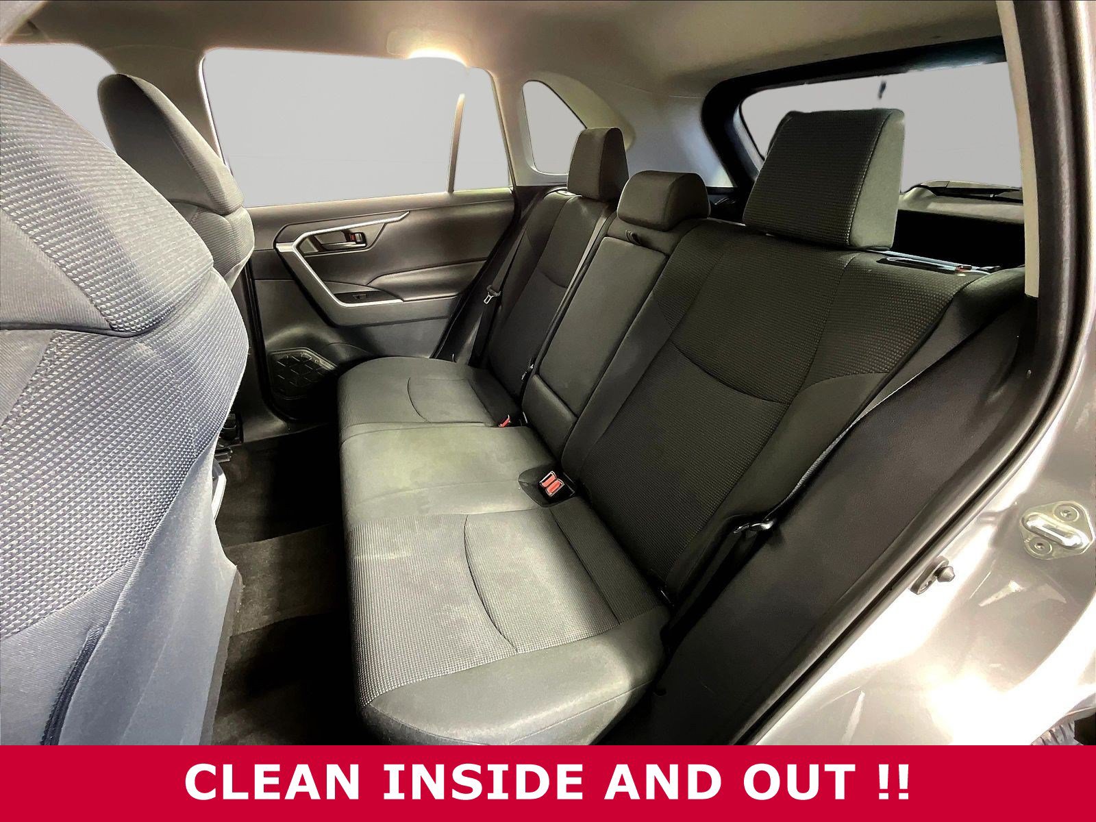 Used 2019 Toyota RAV4 LE w/ Carpet Mat Package FWD image 20