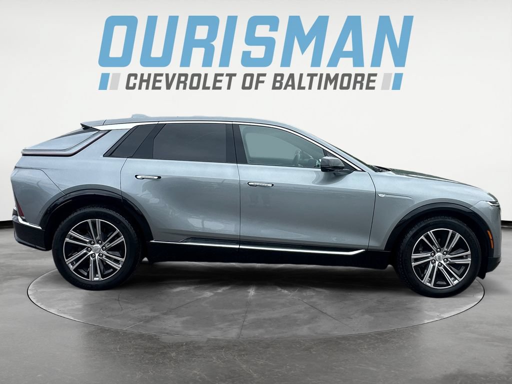 Used 2024 Cadillac Lyriq Luxury AWD/4WD image 7