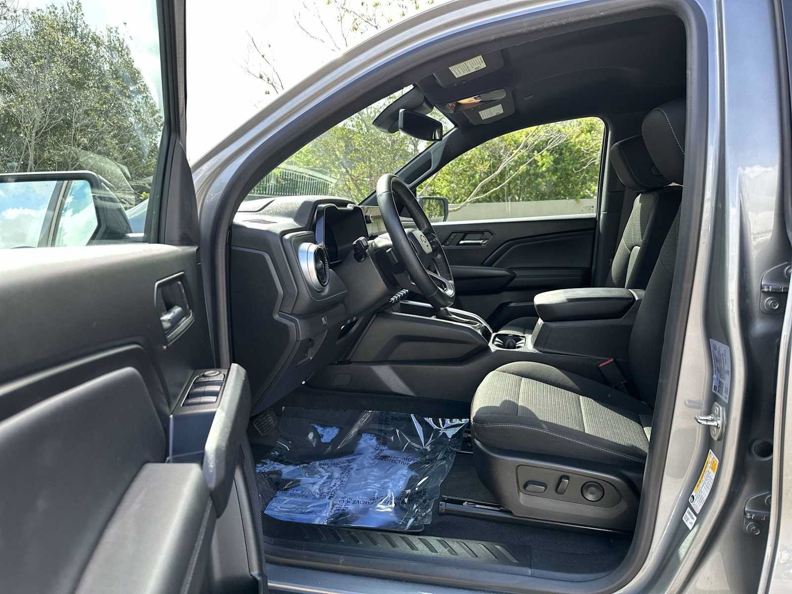 Certified 2023 Chevrolet Colorado LT w/ LT Convenience Package II RWD image 2