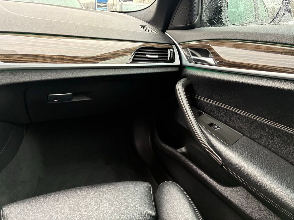 Used 2019 BMW 530i xDrive w/ M Sport Package image 38
