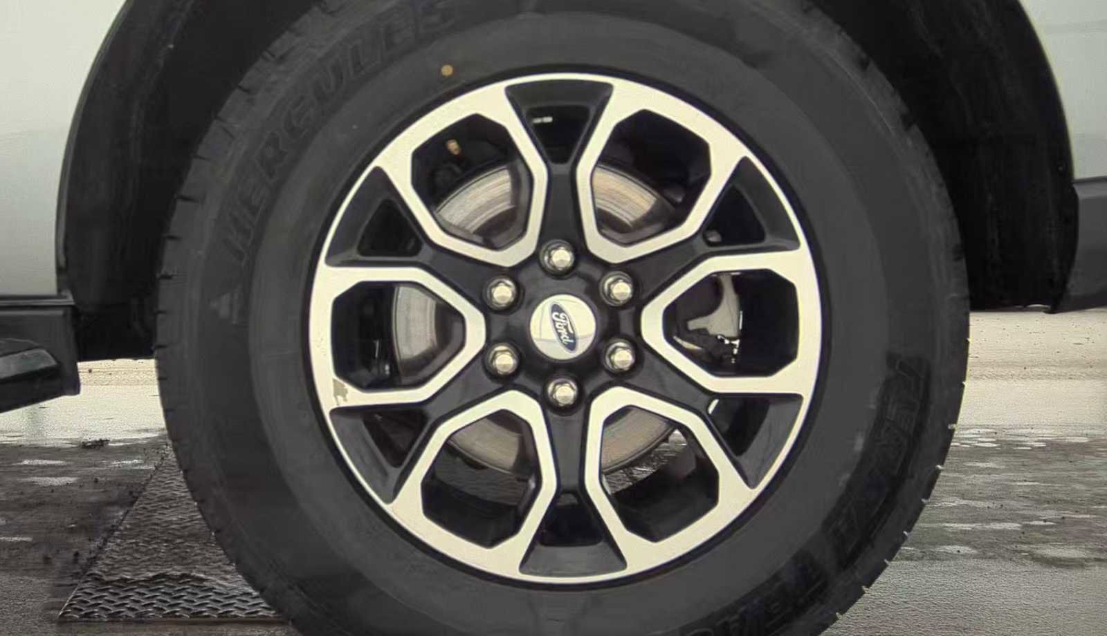 Used 2023 Ford Expedition Max XLT image 15