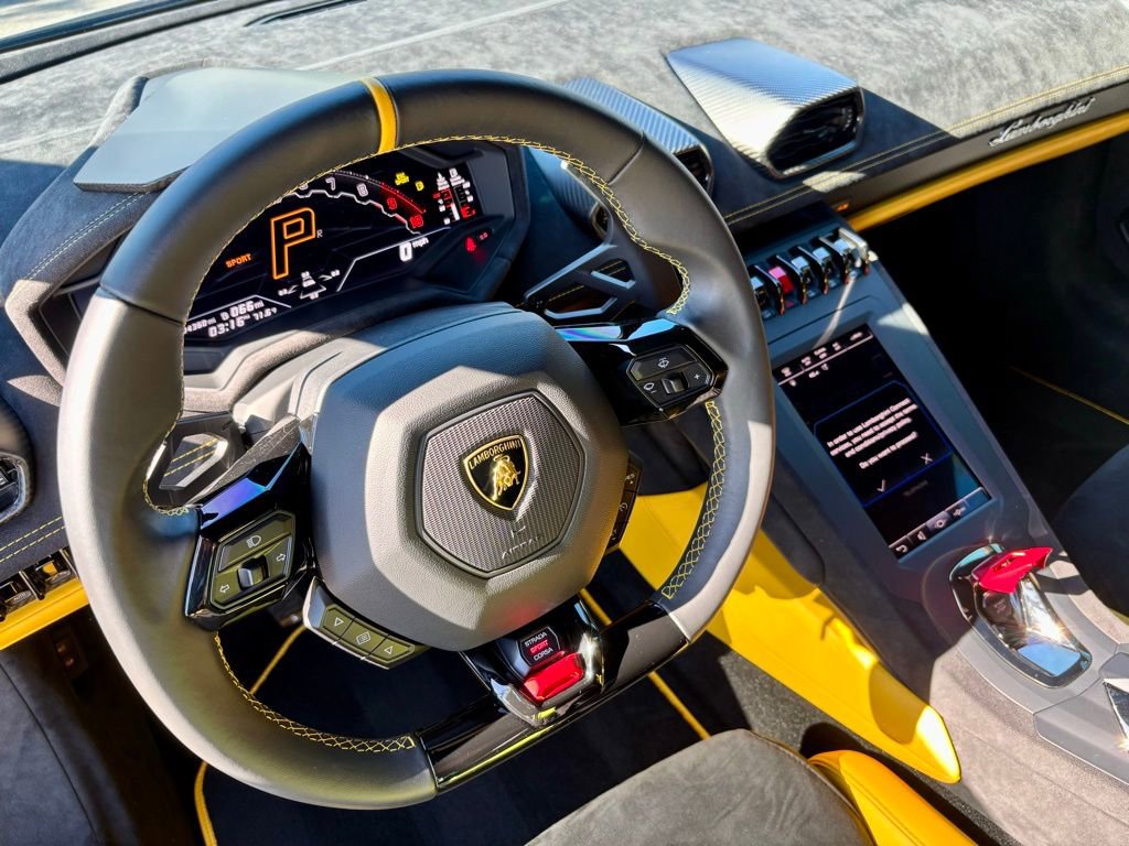 Used 2023 Lamborghini Huracan Tecnica image 13