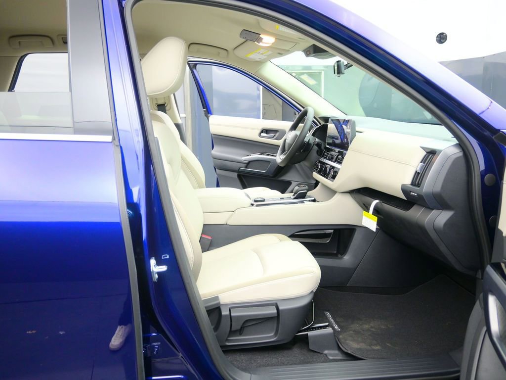 New 2026 Nissan Pathfinder SL image 13