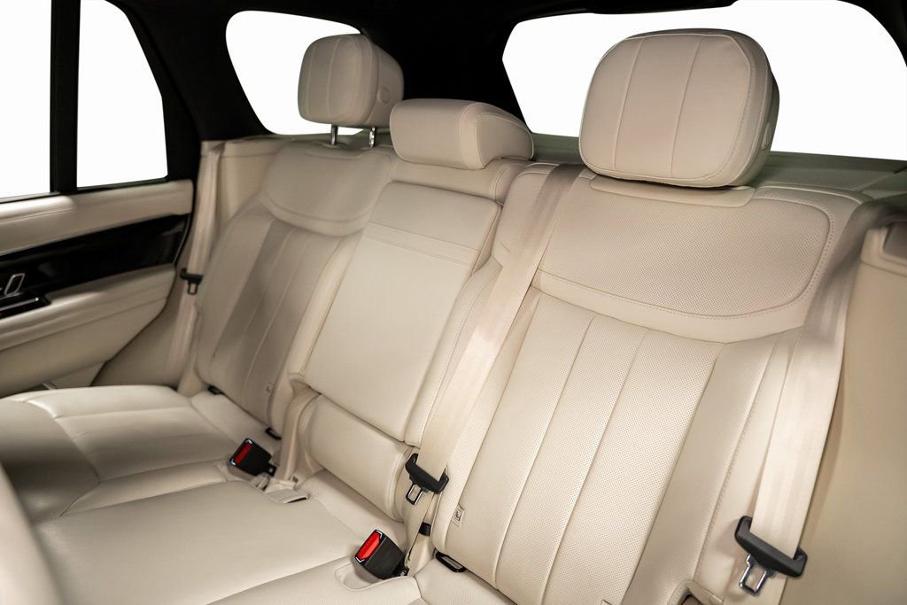 Used 2025 Land Rover Range Rover SE image 35