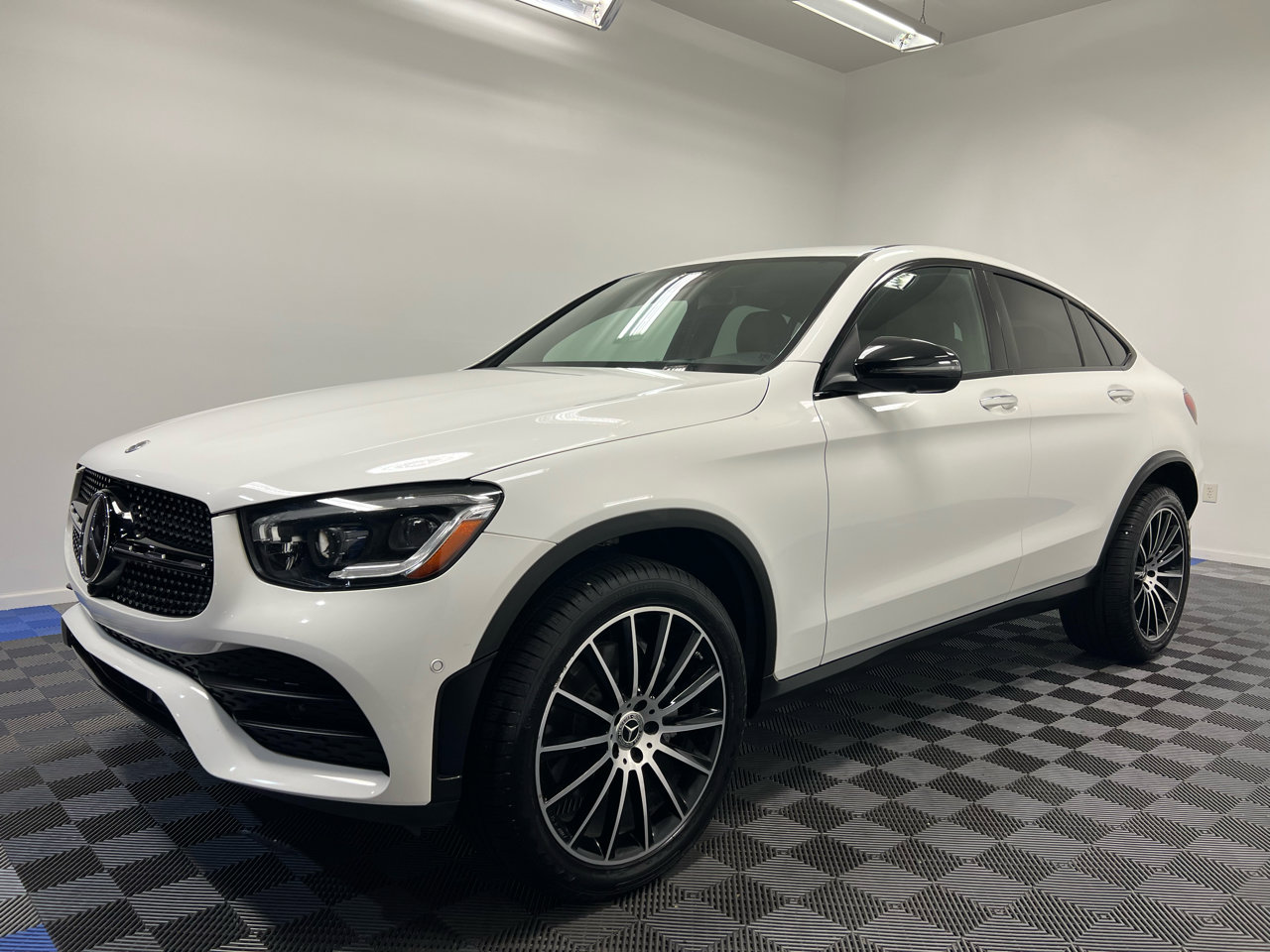 Used 2021 Mercedes-Benz GLC 300 4MATIC Coupe image 3