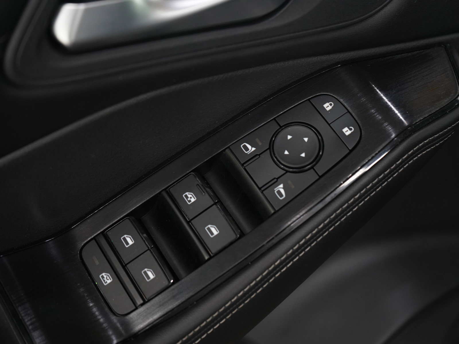 Used 2023 Nissan Rogue SV w/ SV Premium B Package image 20