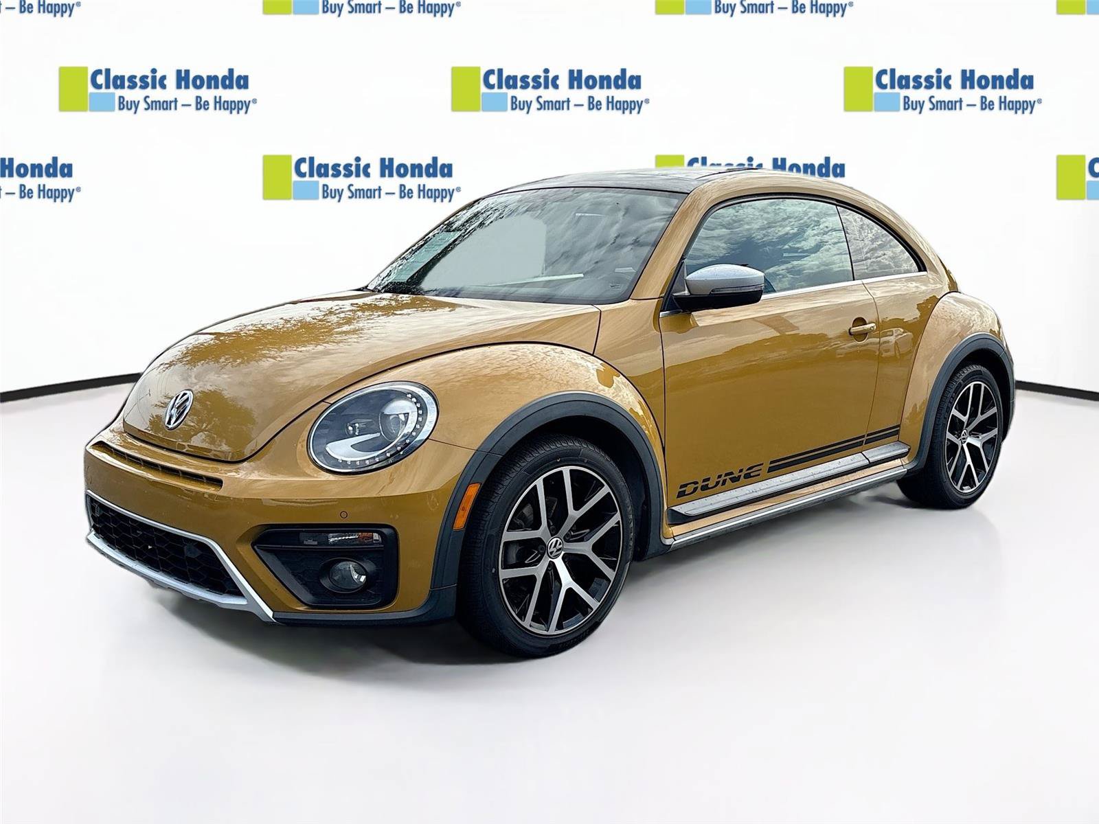 Used 2017 Volkswagen Beetle 1.8T Dune FWD image 3