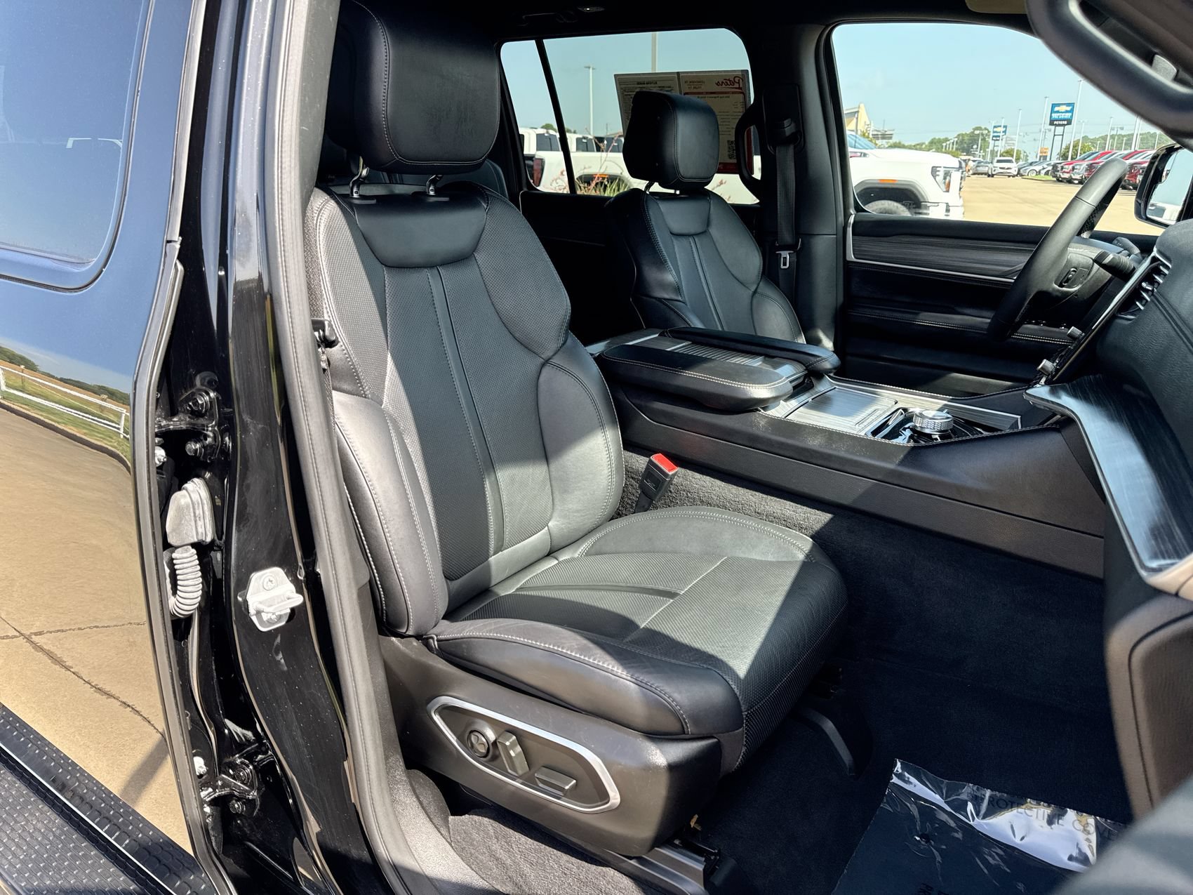 Used 2024 Jeep Wagoneer L Series II w/ Flexible Seating Group AWD/4WD image 26