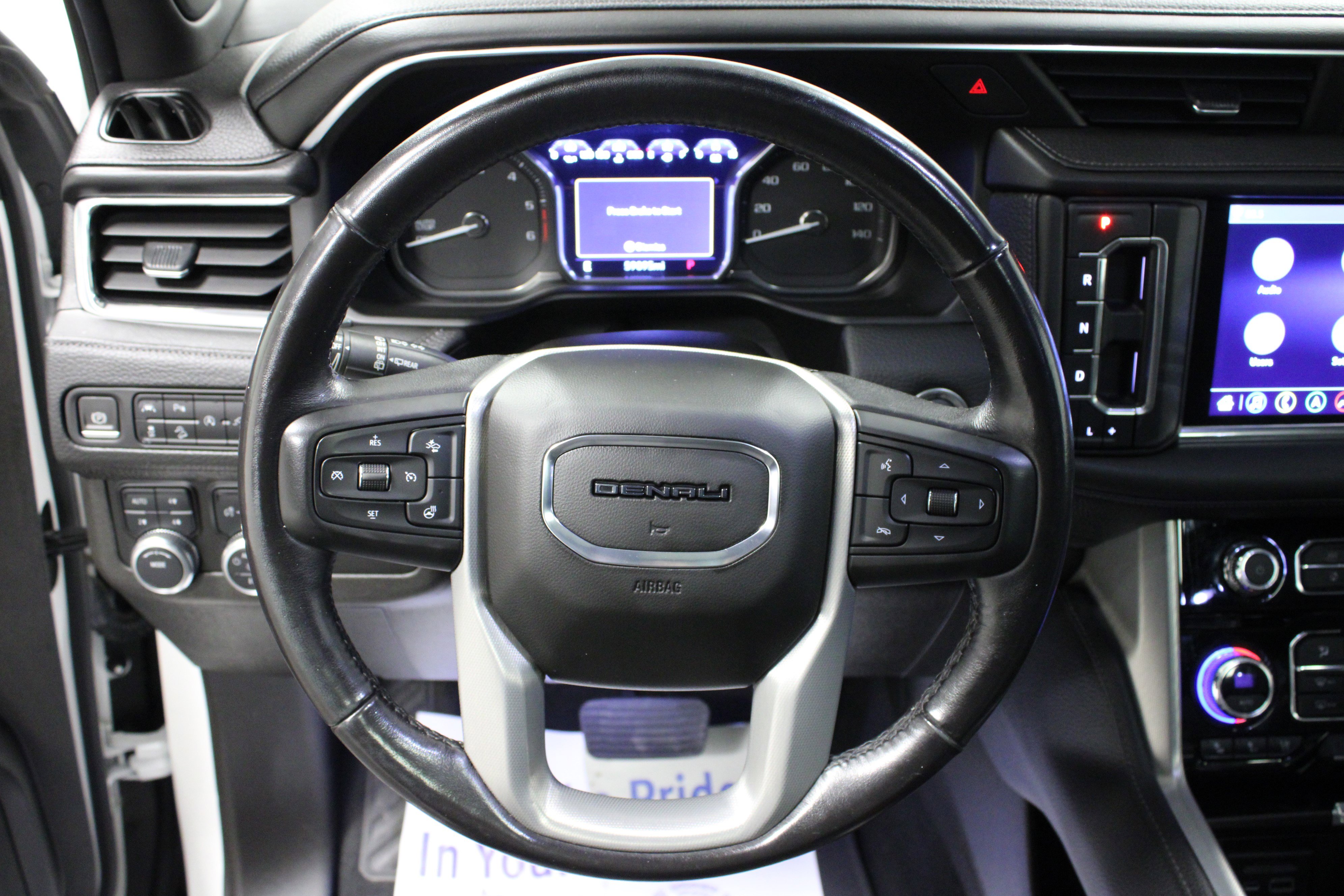 Used 2021 GMC Yukon Denali w/ Denali Premium Package image 18