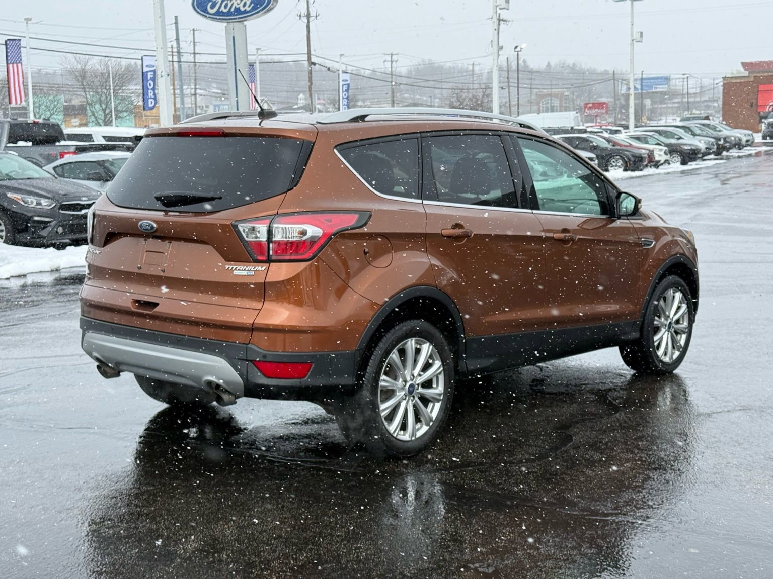 Used 2017 Ford Escape Titanium image 3