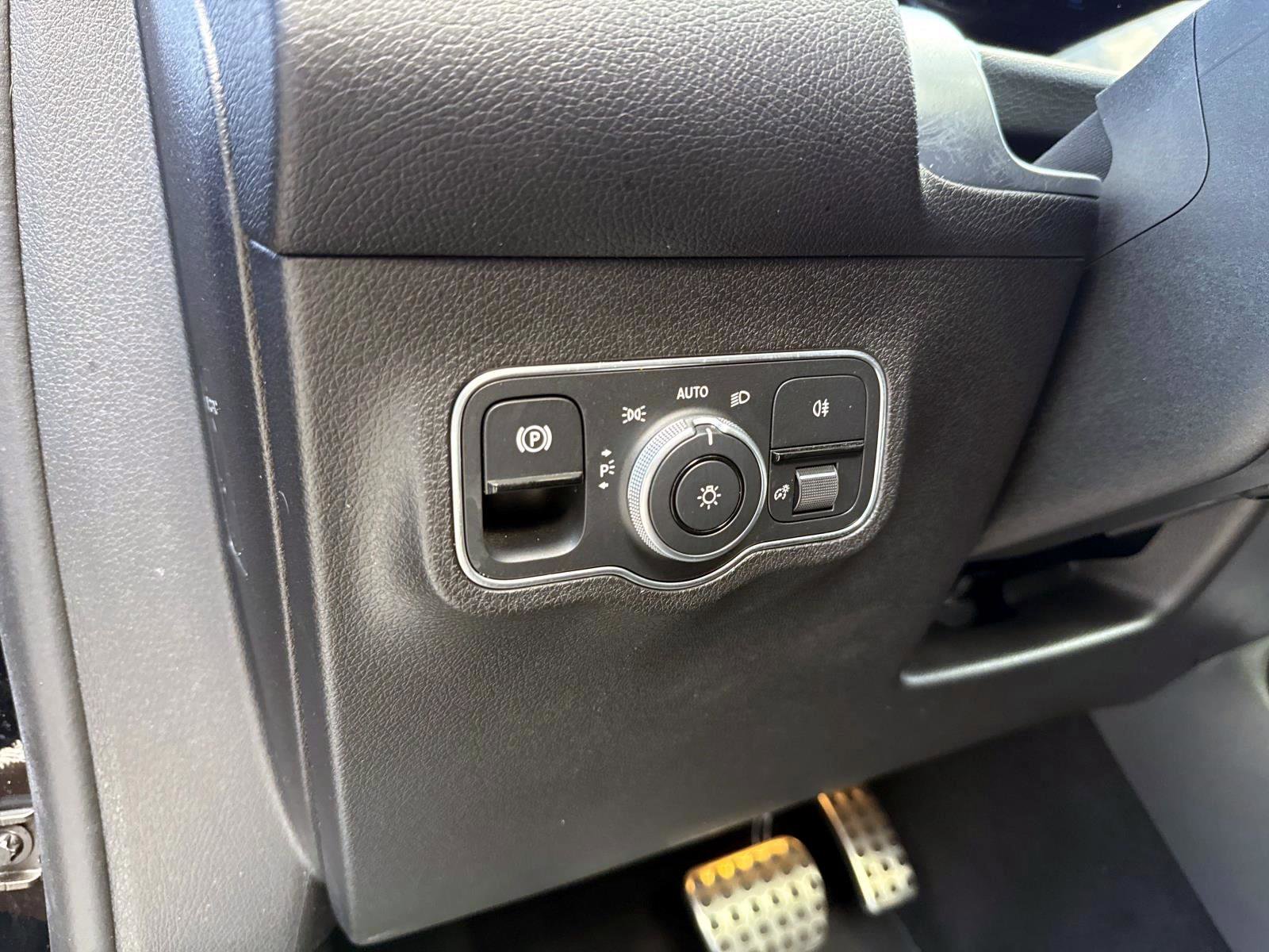 Certified 2023 Mercedes-Benz GLB 250 image 21
