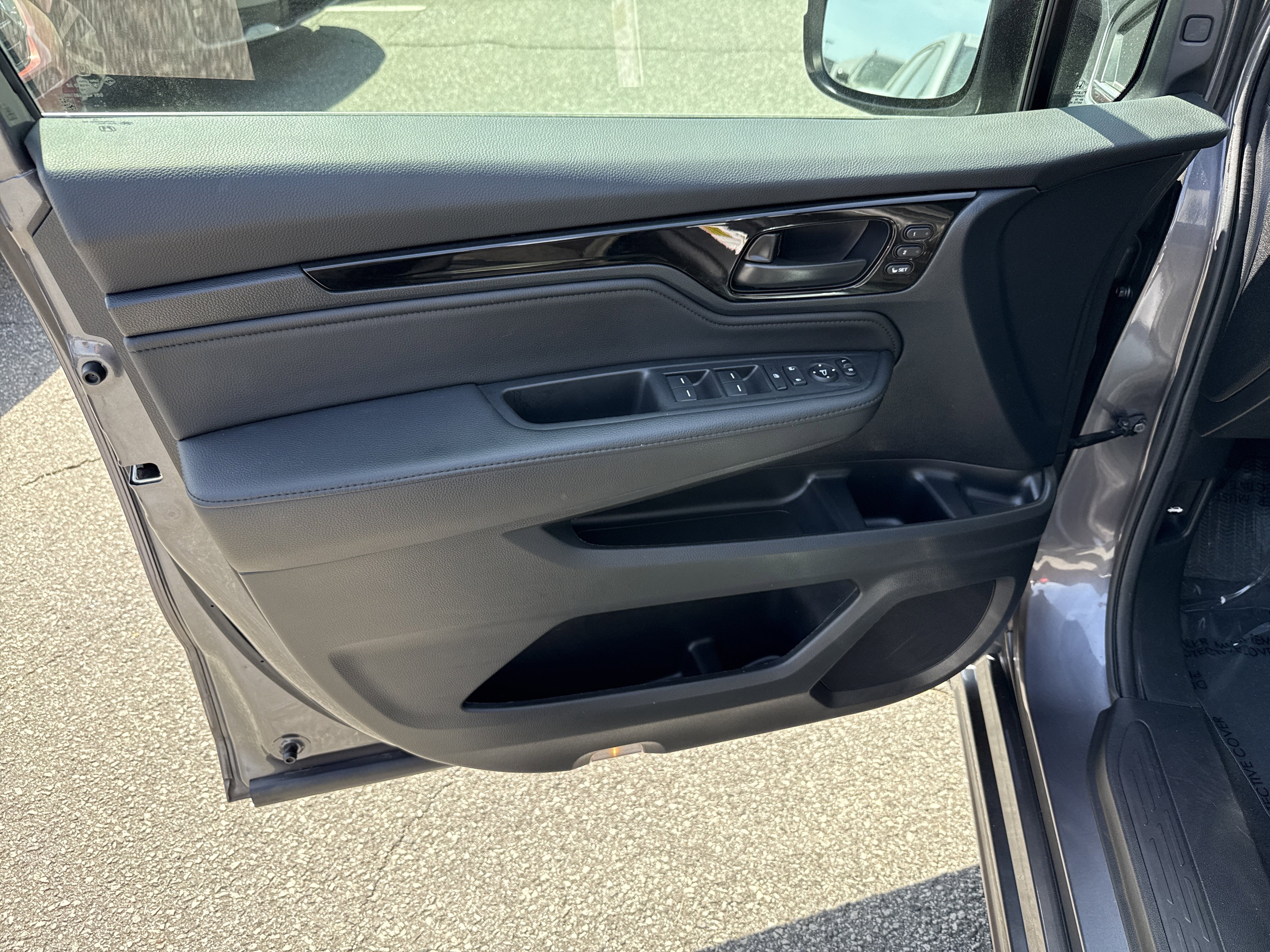 Certified 2025 Honda Odyssey Touring image 14