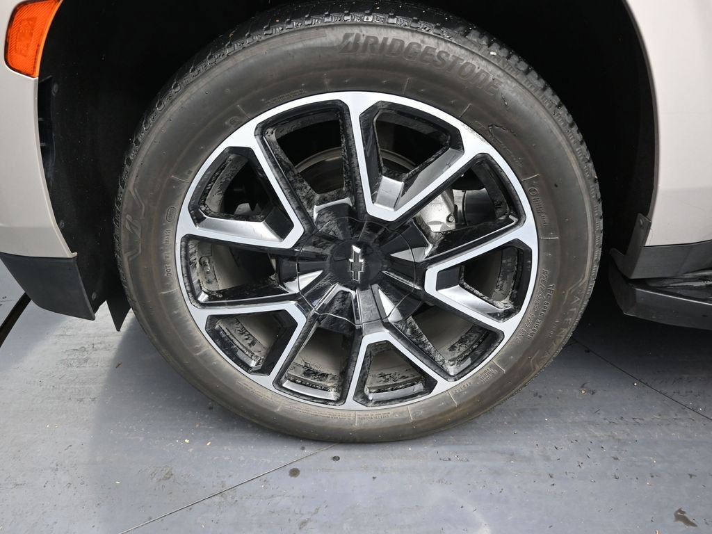 Used 2023 Chevrolet Suburban RST w/ Luxury Package image 9