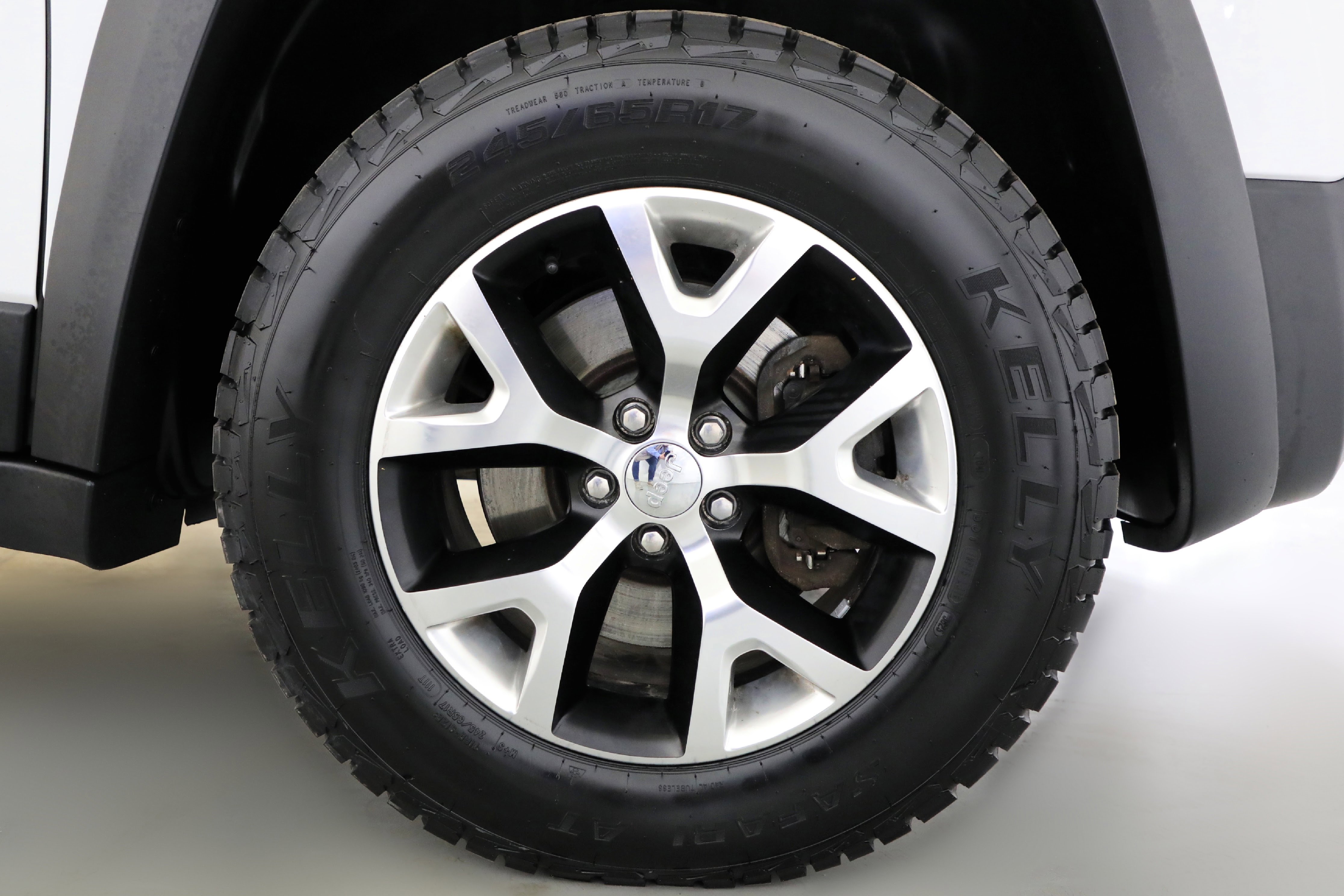 Used 2017 Jeep Cherokee Trailhawk w/ Cold Weather Group image 24