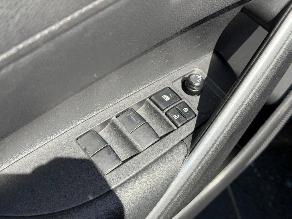 Used 2023 Toyota Corolla Cross LE w/ Moonroof Package image 15