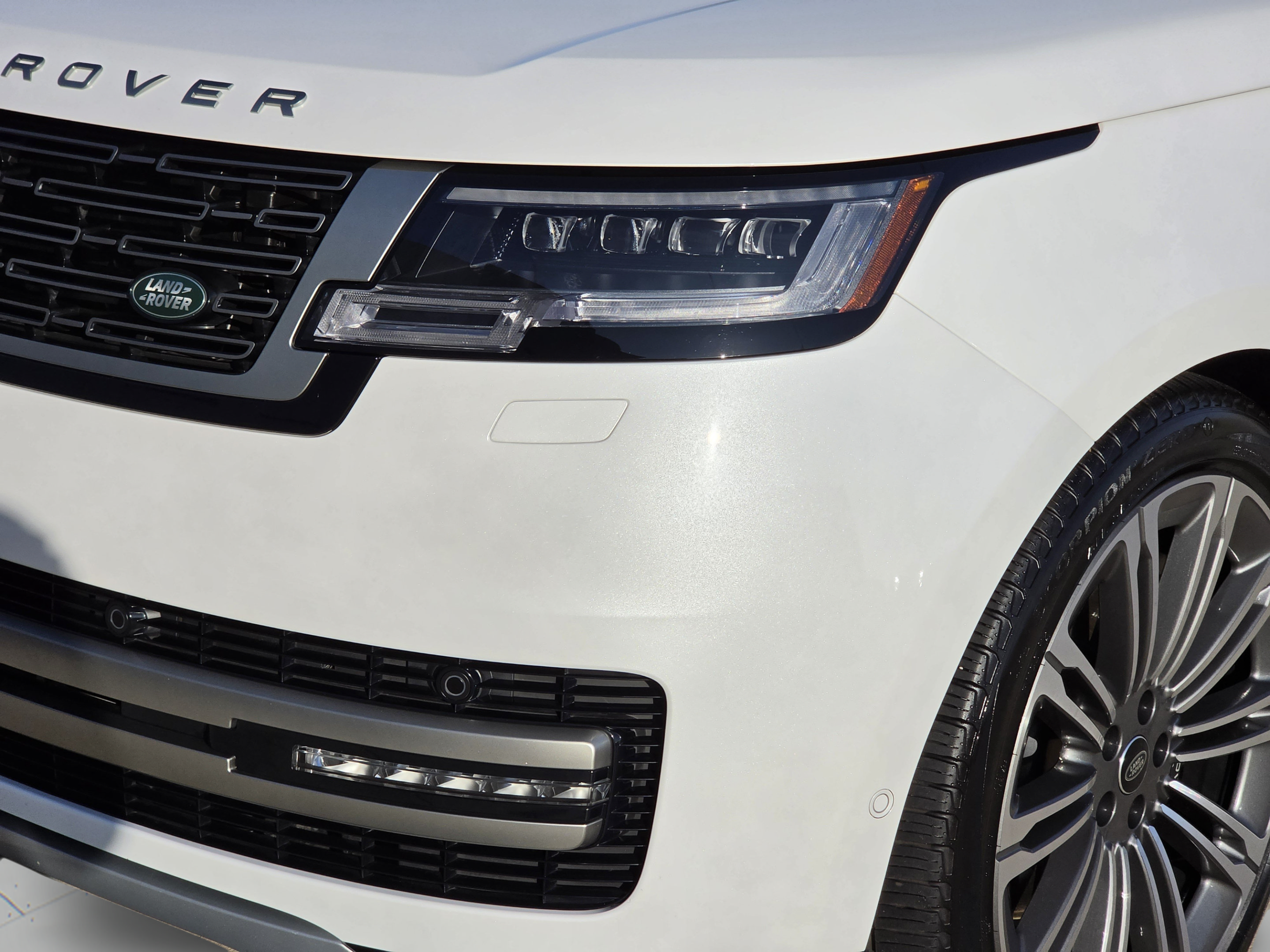 Certified 2024 Land Rover Range Rover SE AWD/4WD image 33