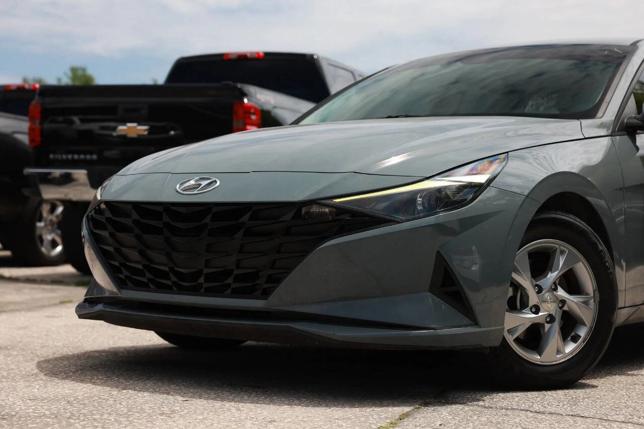 Used 2021 Hyundai Elantra SE FWD image 2