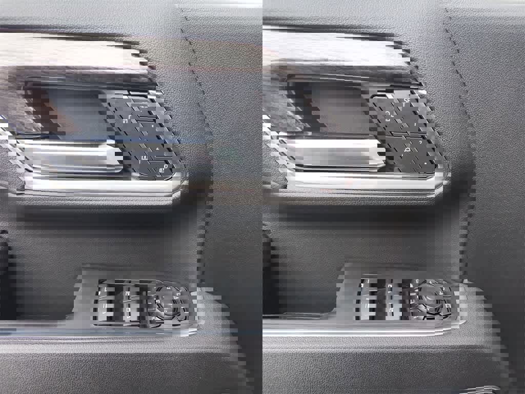 Used 2025 Chevrolet Silverado 3500 LTZ w/ LTZ Plus Package image 13